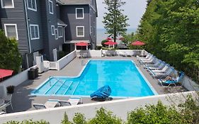 300 North Shore Inn